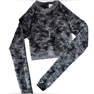 GYMSHARK camo seamless long sleeve crop top